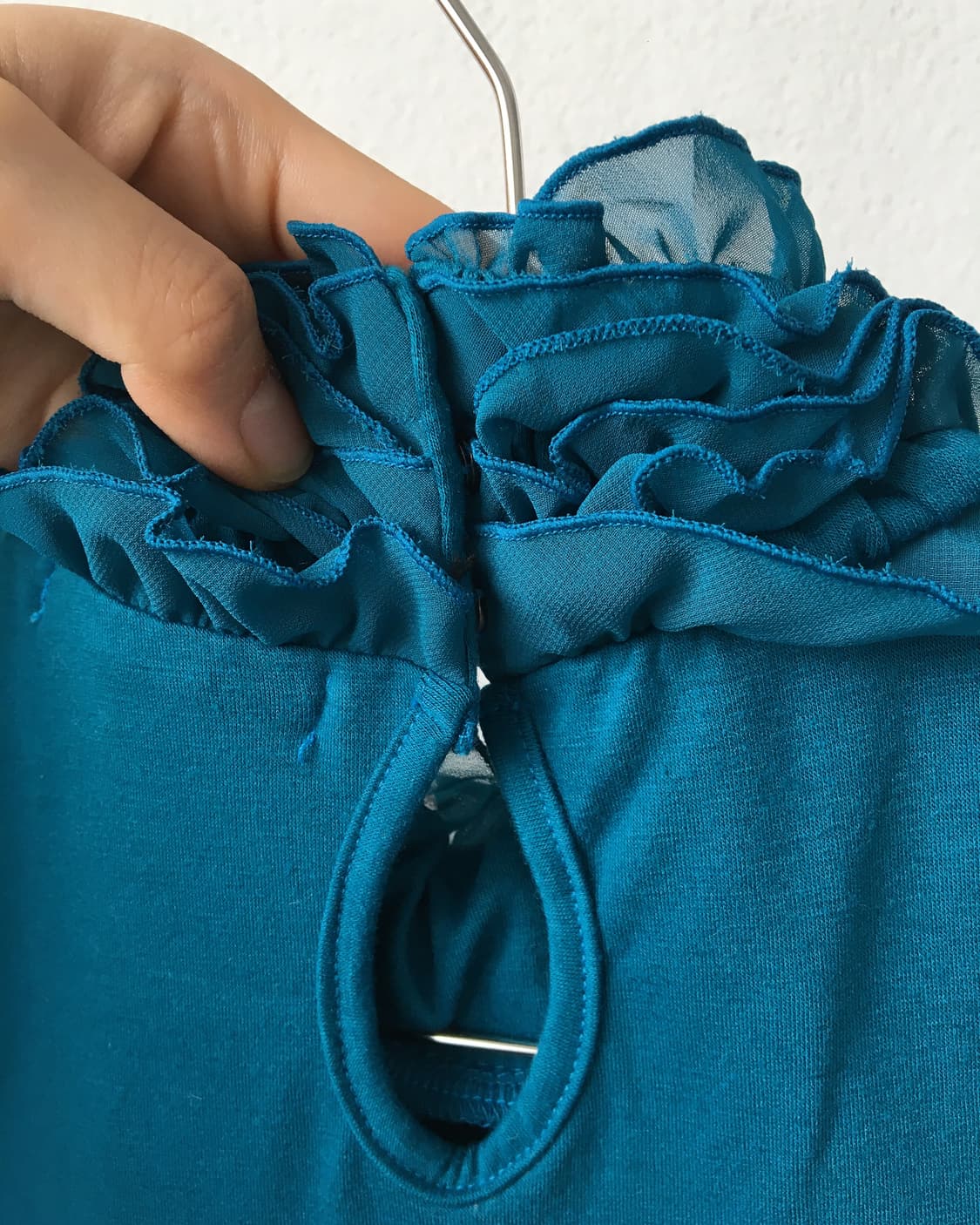 Ruffle point high neck top 상품이미지5