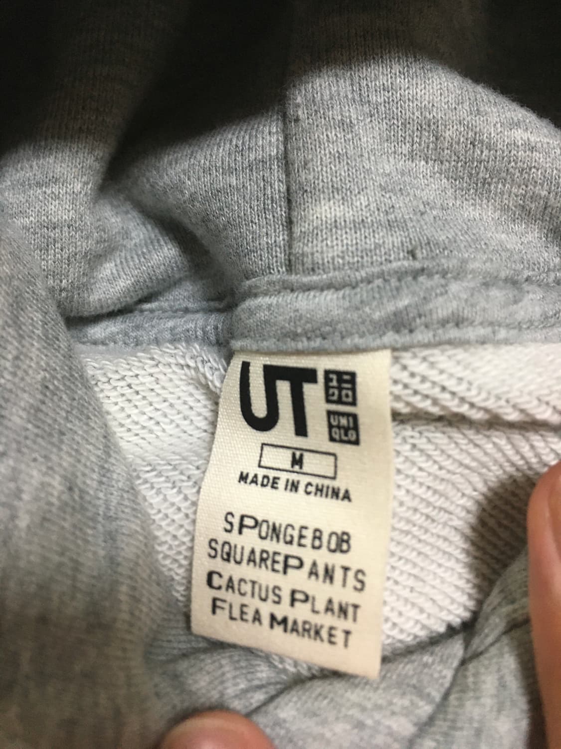 유니클로 스폰지밥 후드티 m사이즈 상품이미지2