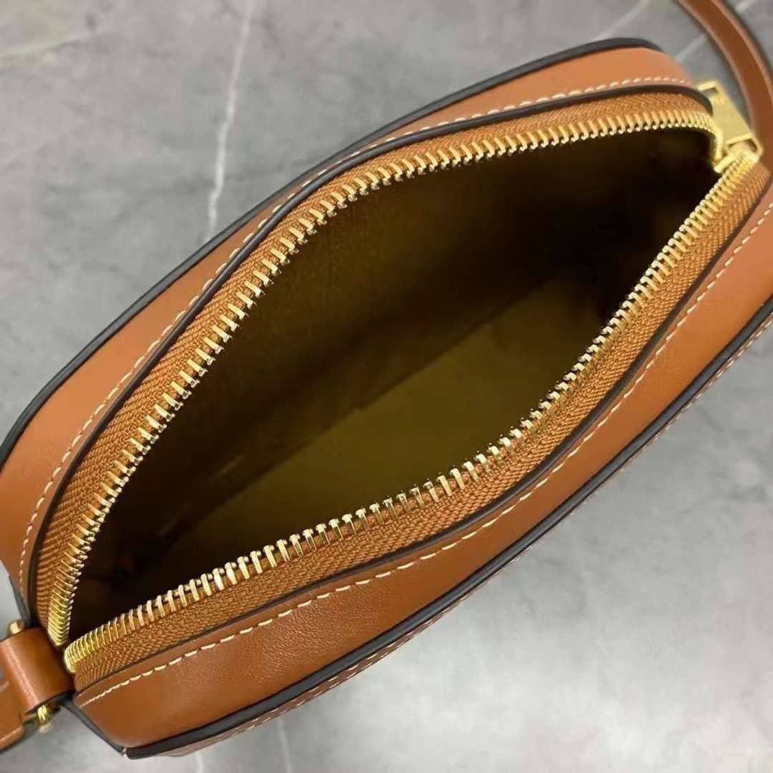 셀린느(Celine) 스몰 카메라 백(Small Camera Bag) 상품이미지8