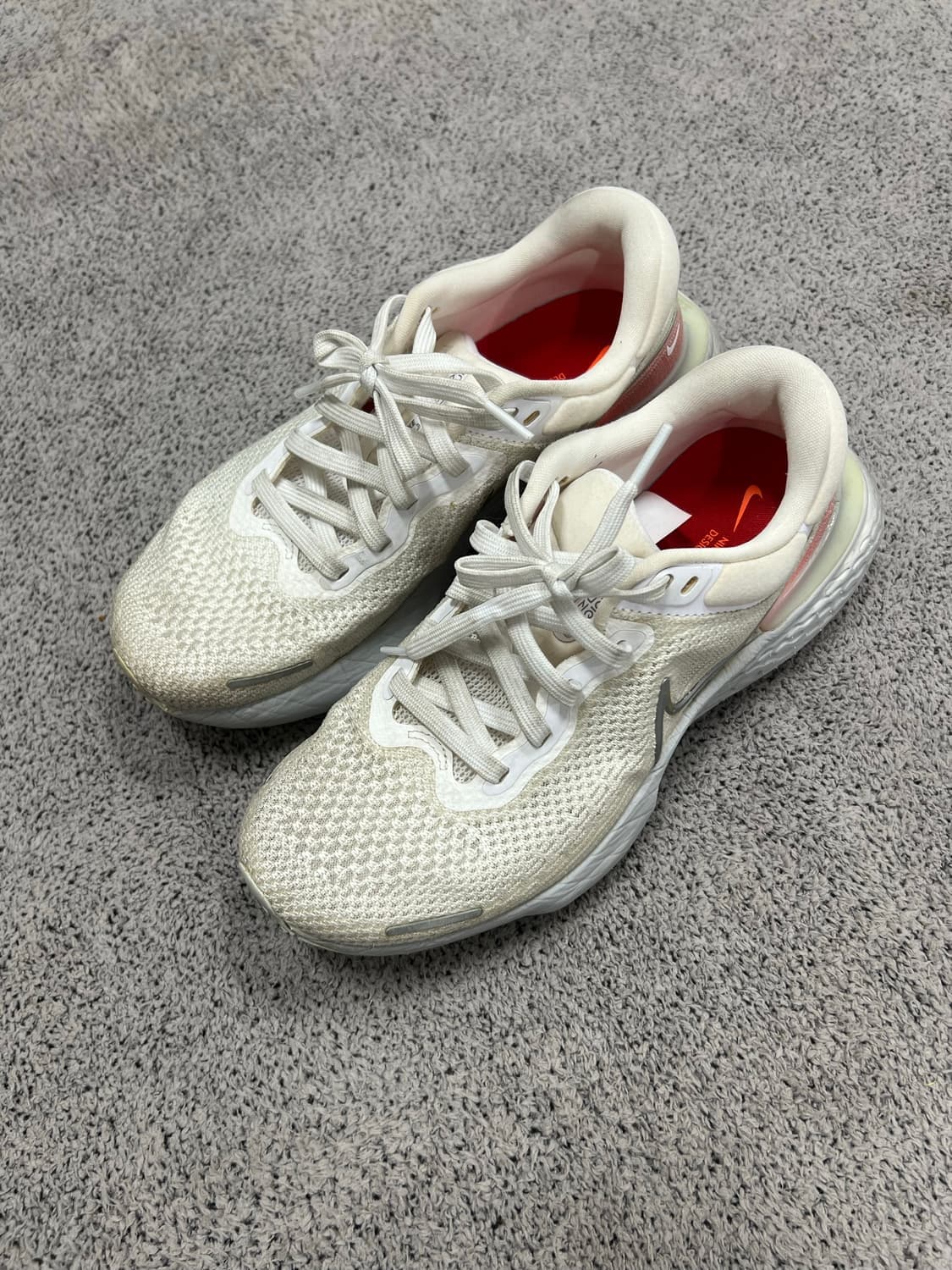 (265) 나이키 줌X 인빈서블런 화이트 크림슨 상품이미지1