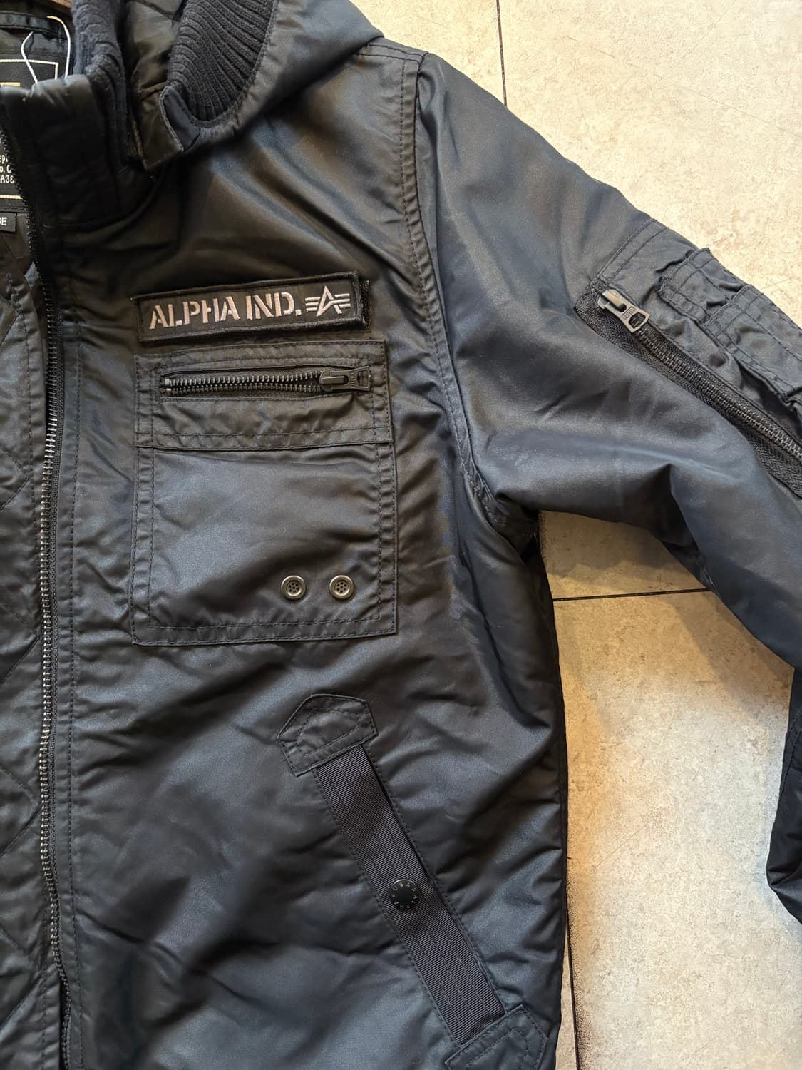 알파 인더스트리 후드 항공점퍼 블랙 상품이미지4