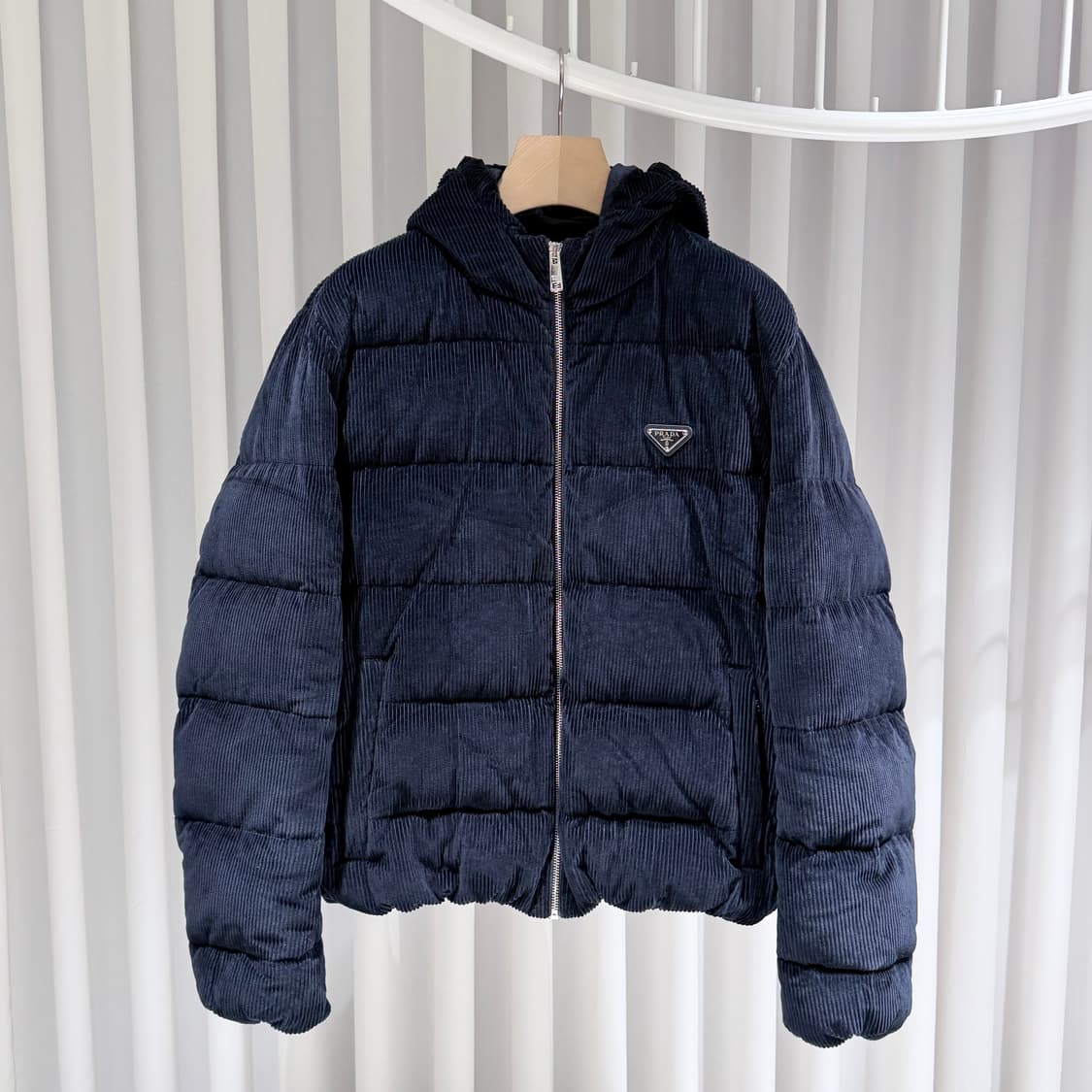 50 / 프라다 코듀로이 후드 네이비 패딩 상품이미지1
