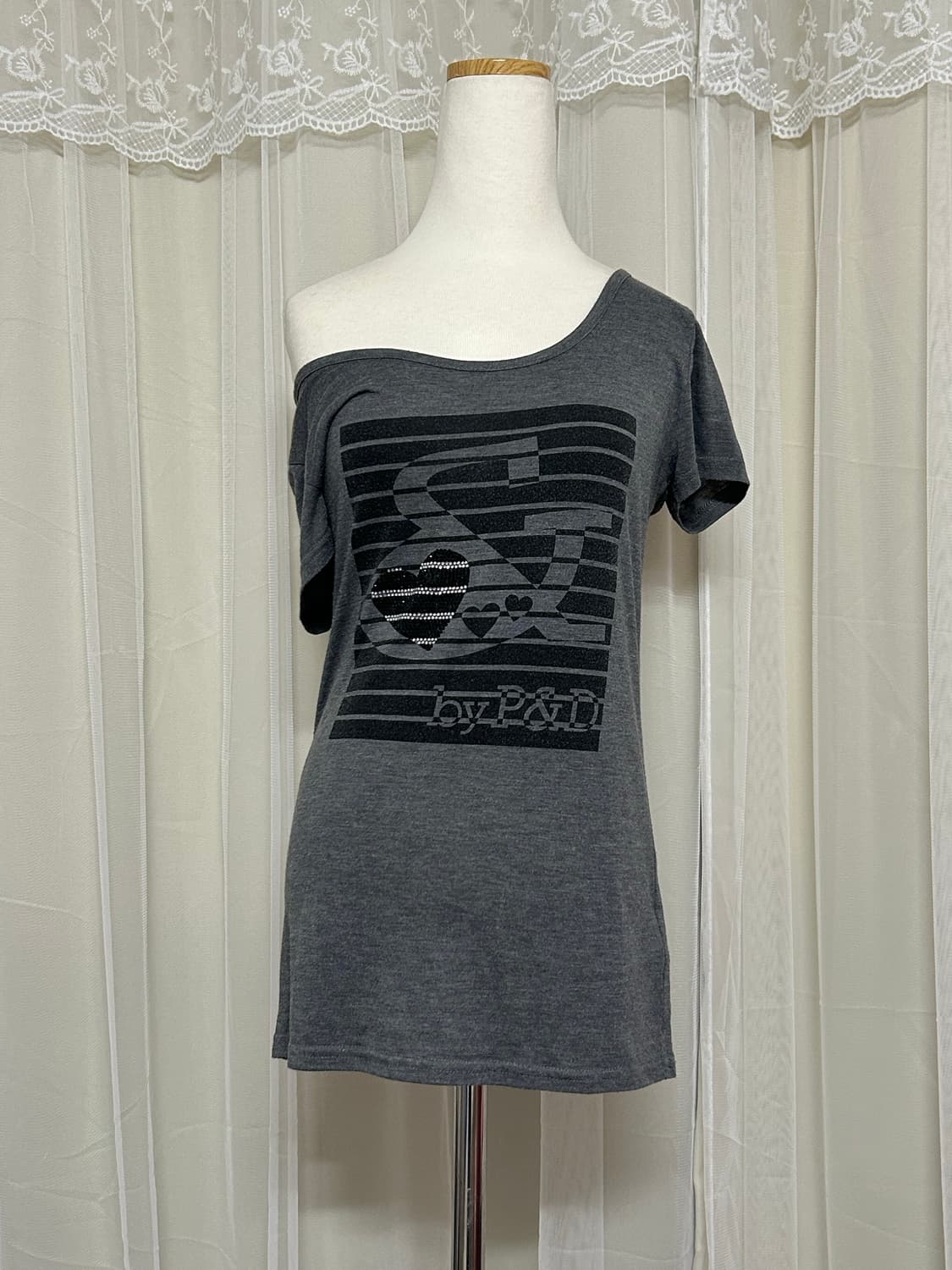 Pinky&Dianne 하트큐빅로고 반팔 딱붙 탑 상품이미지1