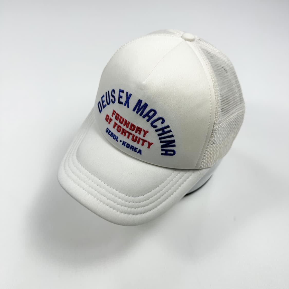 데우스 엑스 마키나 메쉬 트러커캡 화이트 상품이미지1