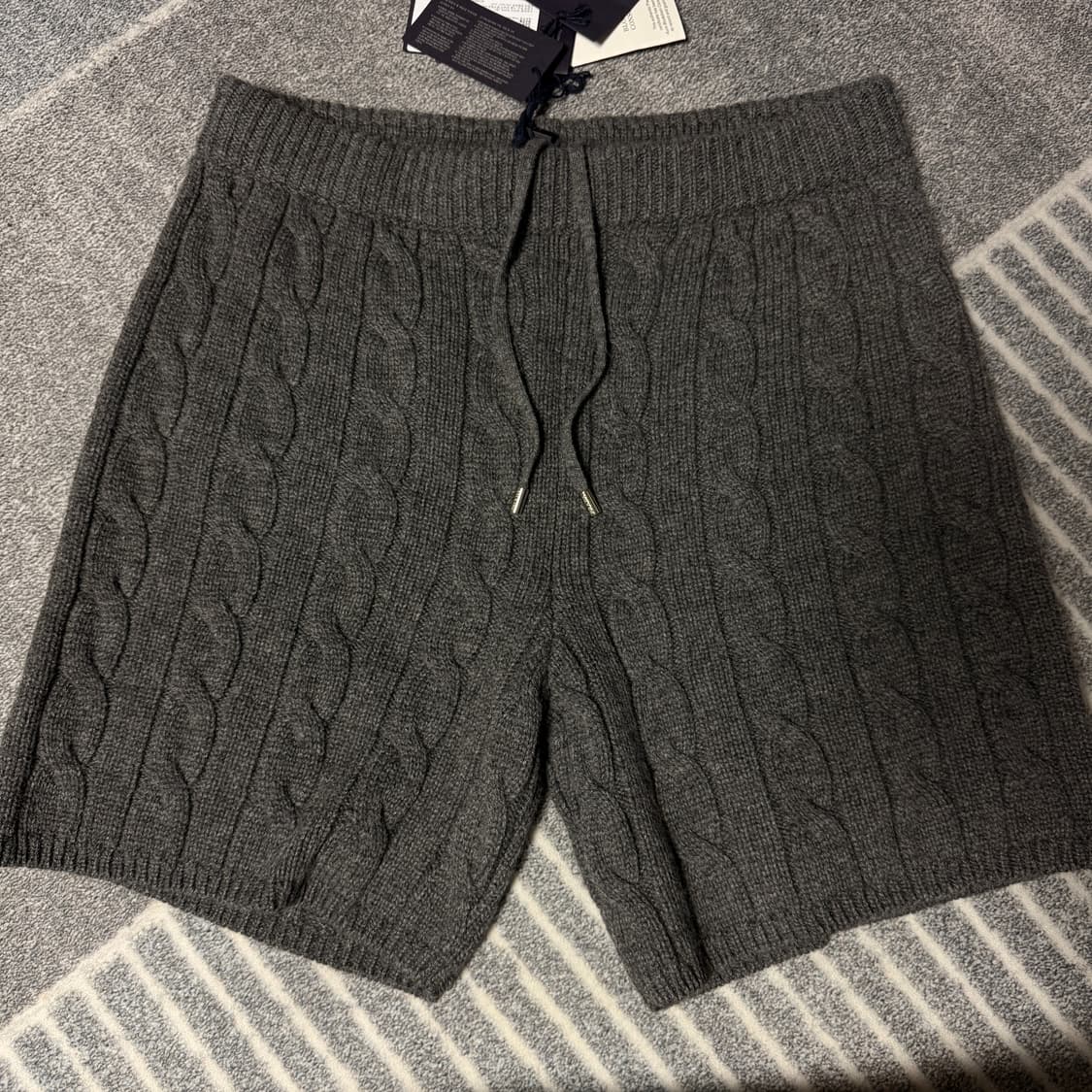 PRADA 프라다 캐시미어100 니트 반바지 새상품 상품이미지1