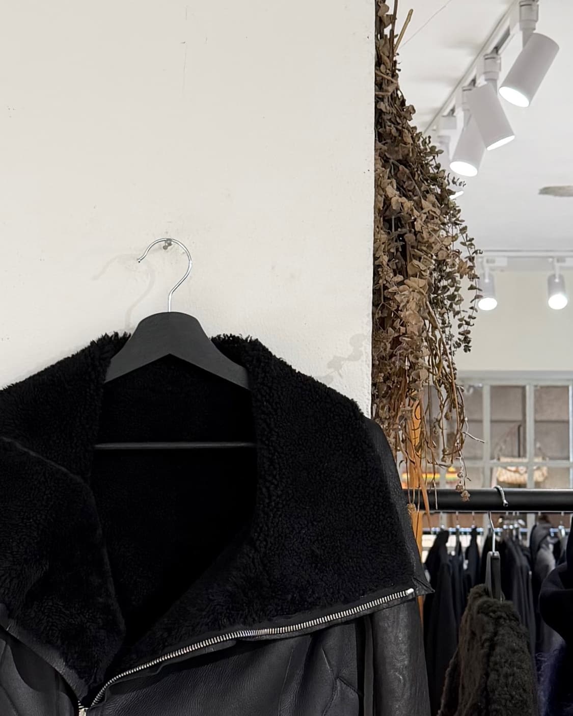 릭오웬스 블랙 시어링 램스킨 레더 바이커 자켓 상품이미지3