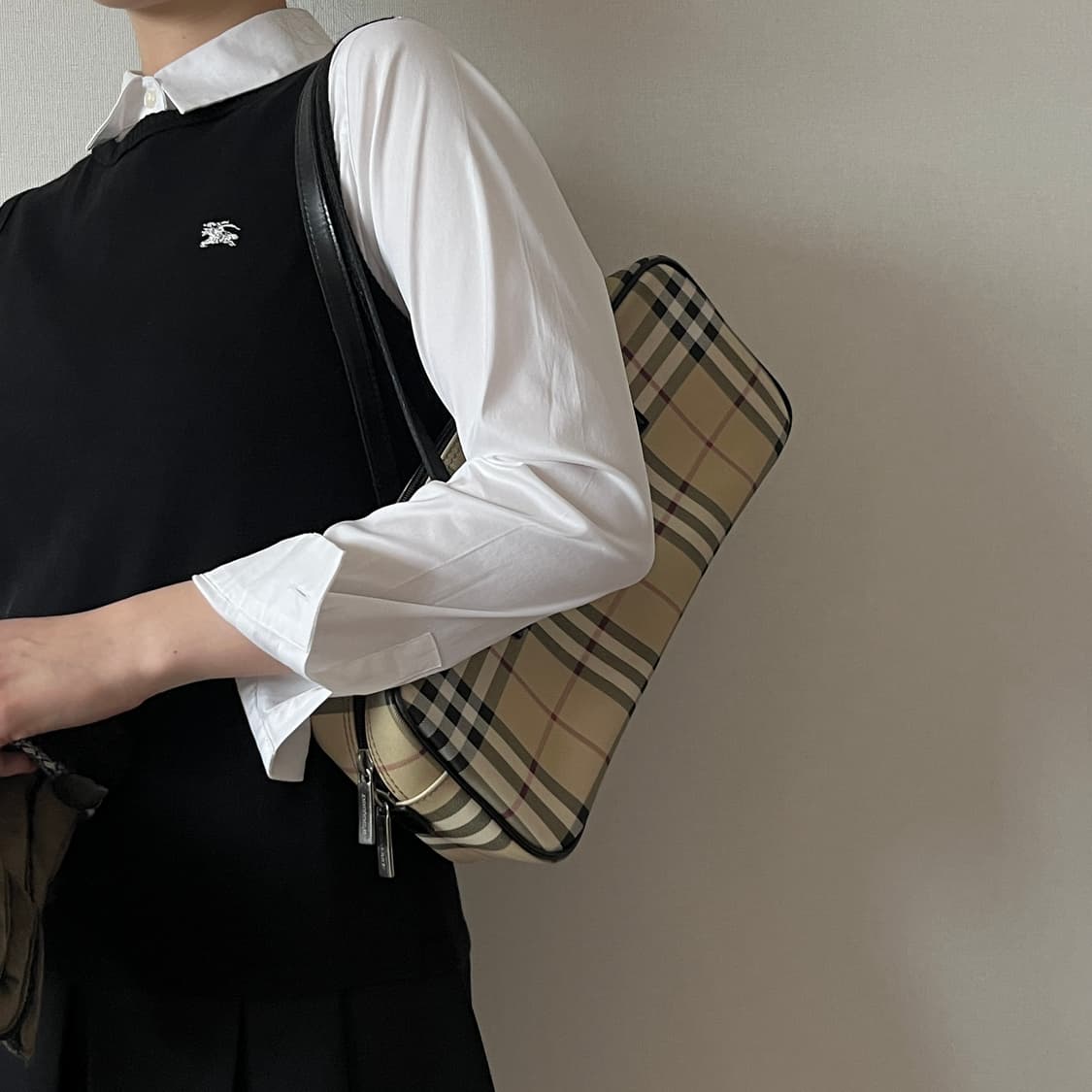 Burberry Baguette Shoulder Bag 상품이미지1