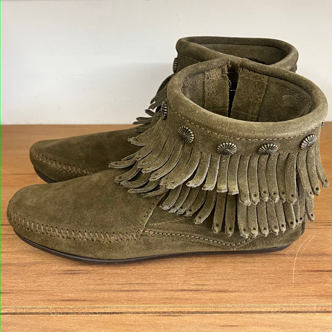 미네통카 더블 프린지 부츠 '카키' 상품이미지2