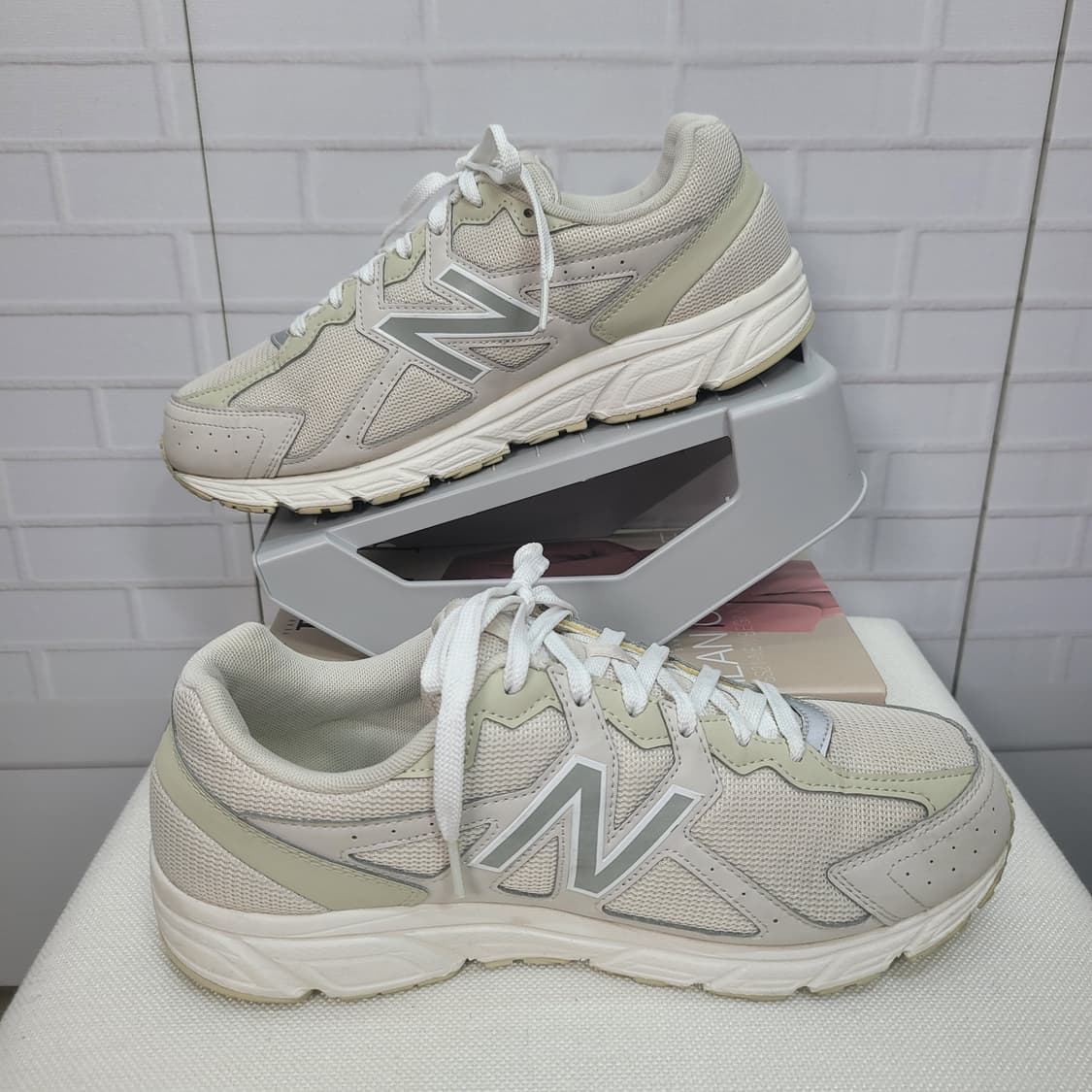 뉴발란스 480V5 쿠션 베이지 스니커즈 운동화 런닝화 270사이즈 상품이미지3