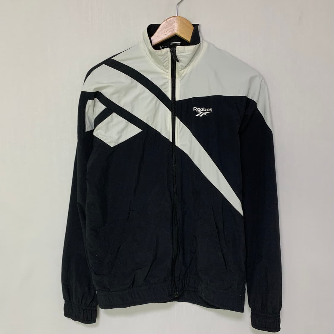 리복 빅로고 패턴 블랙/화이트 트랙탑 바람막이 남성 s 남녀공용 상품이미지2