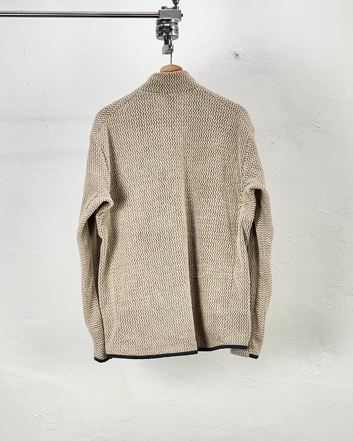 파타고니아 24fw r1 에어 탄 집 넥 오버 플리스 상품이미지6