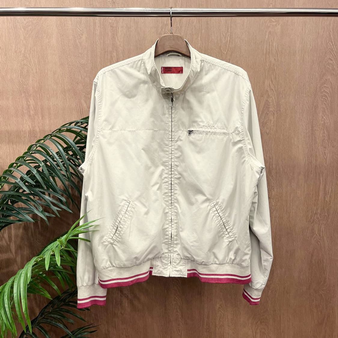 리바이스 나일론 자켓 싱글 체스트 포켓 디테일 레귤러핏 베이지 상품이미지1