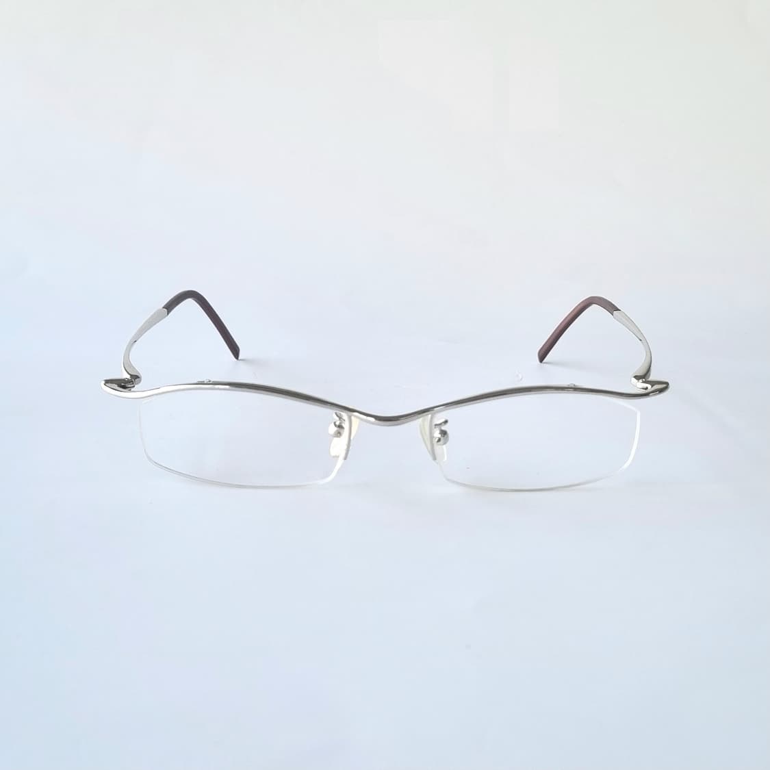 데드스탁 긱시크 룩의 정점을 찍어줄 실버 메탈 하프림 안경테 687 상품이미지2