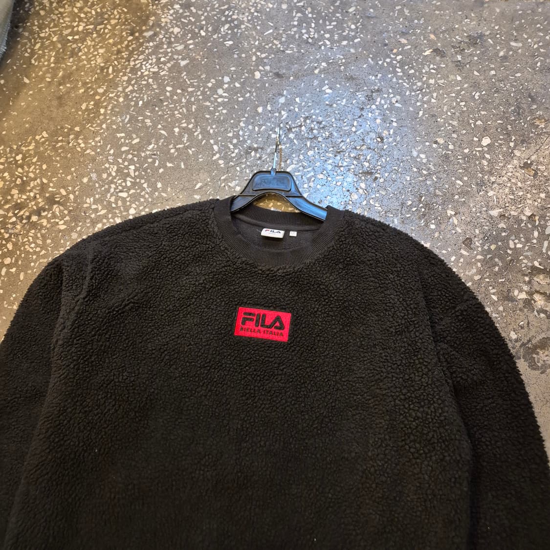 M 휠라 블랙 오버핏 후리스 맨투맨  상품이미지6