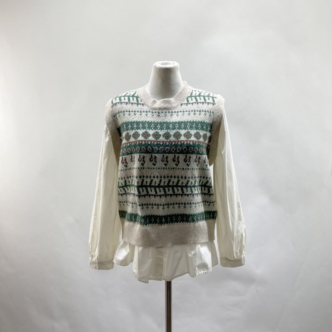 에잇세컨즈 2022 여 니트레이어드셔츠 SM 상품이미지1