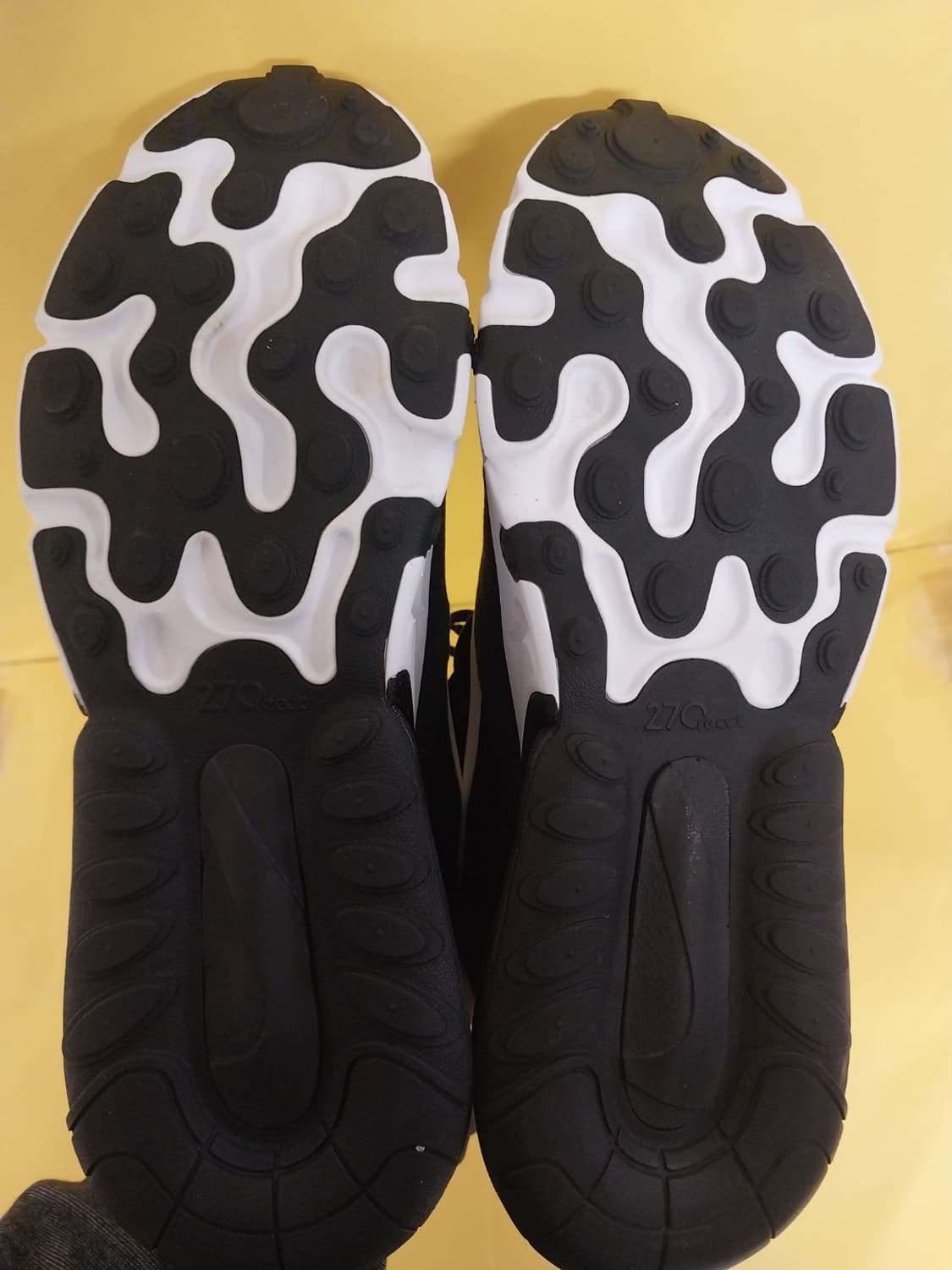 여성 나이키 에어맥스 270 리액트 블랙화이트 운동화 (250) 상품이미지9