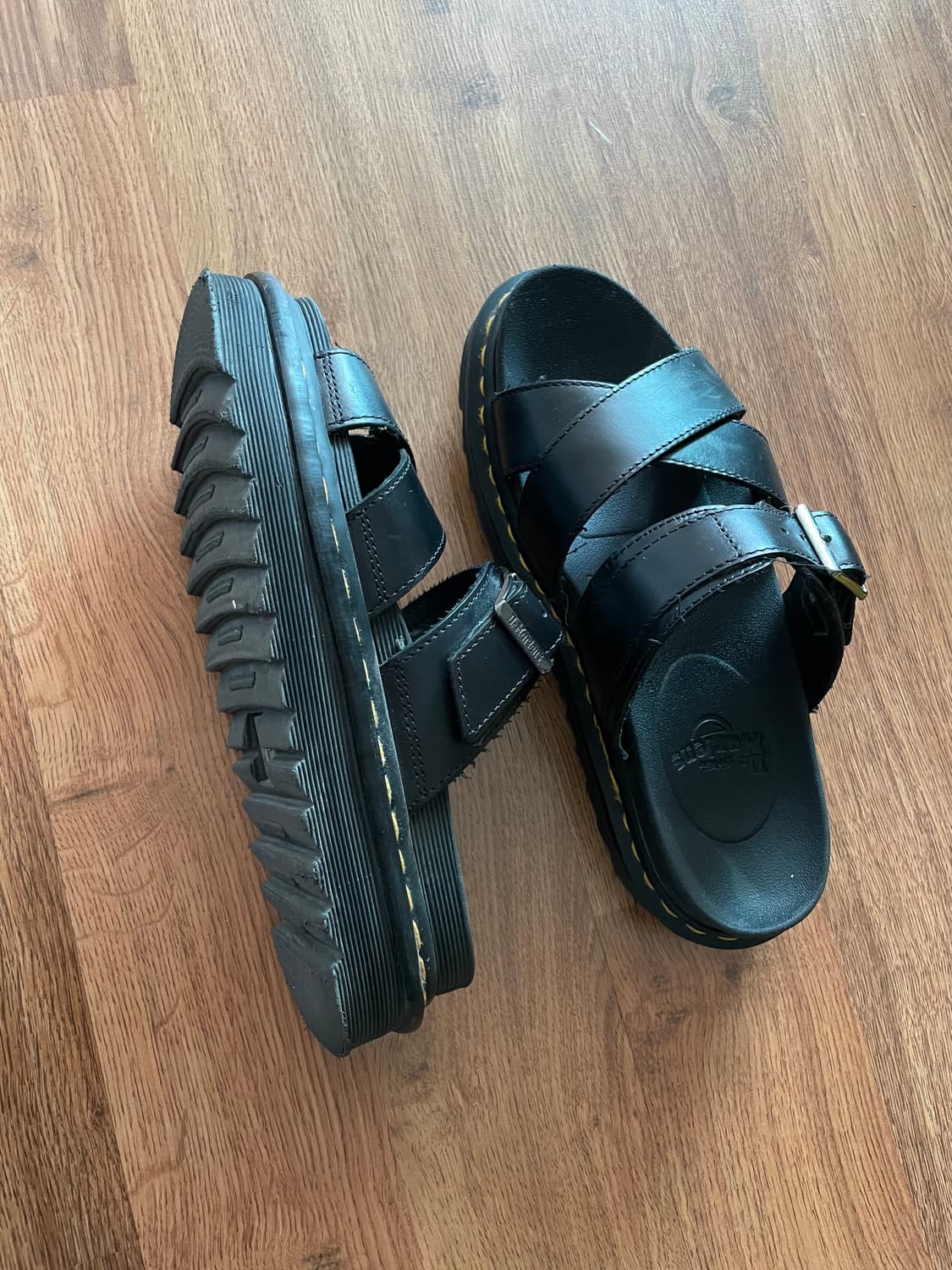 닥터마틴 마일즈 슬라이드 슬리퍼 250 상품이미지1