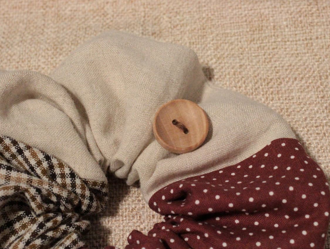 핸드메이드 빈티지 업사이클링 나무단추 스크런치 상품이미지3