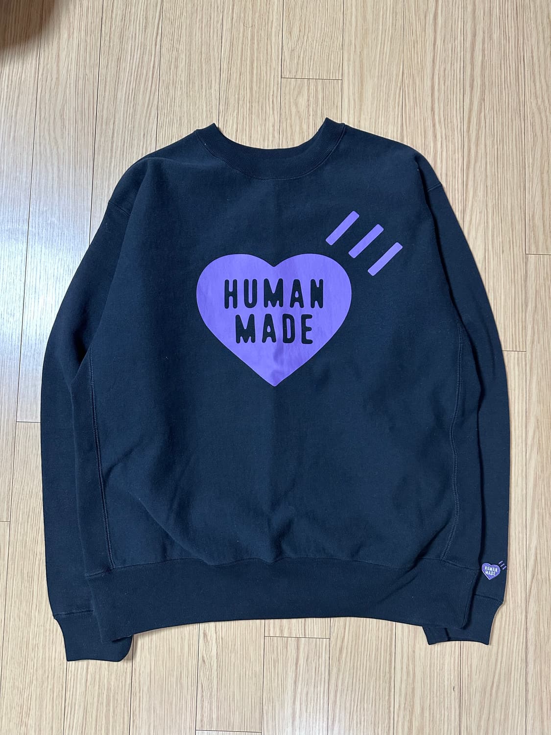 휴먼 메이드 하트 스웨트셔츠 블랙 - 압구정 스토어 한정 상품이미지1