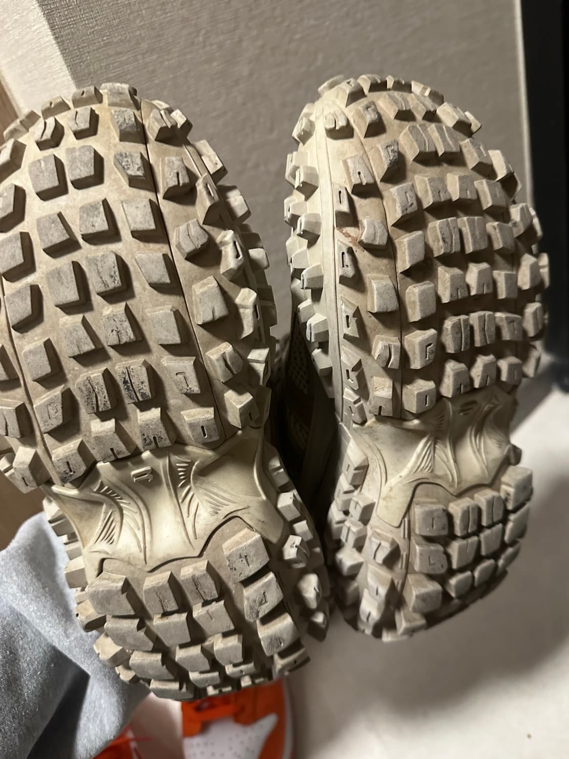 발렌시아가 디펜더 38 베이지 상품이미지4