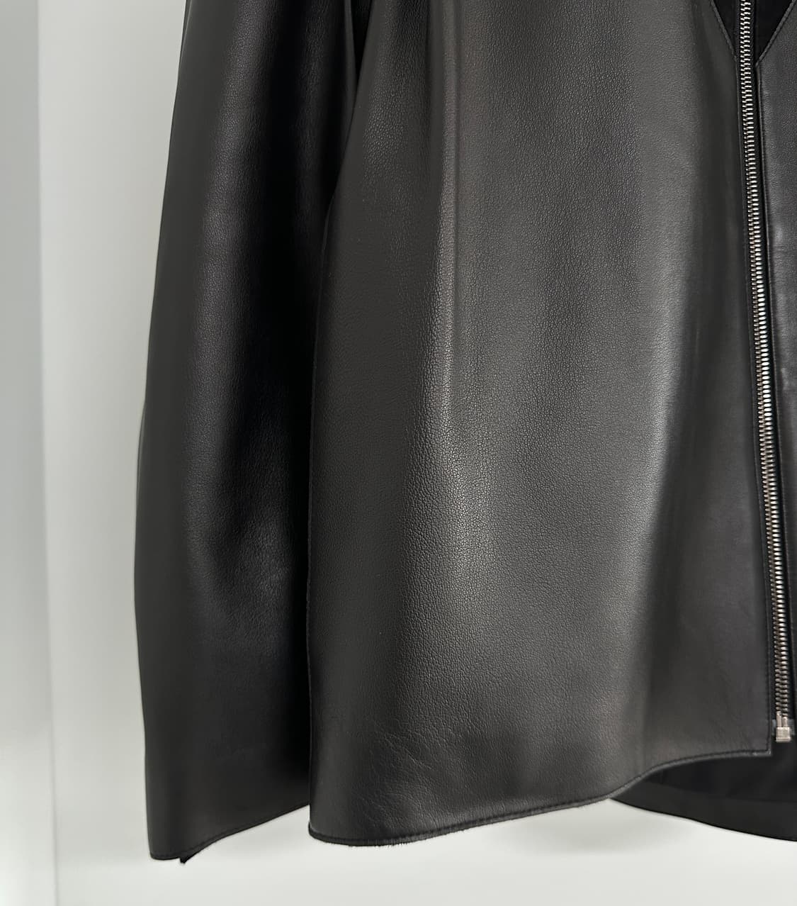 [한섬 래트바이티] 양가죽 후드 자켓  상품이미지2