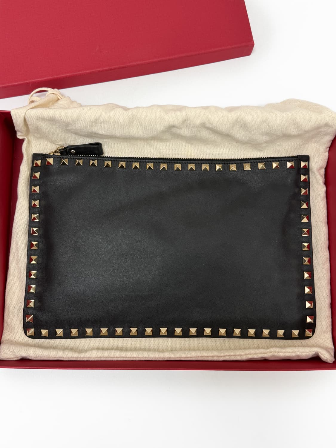 발렌티노 가라바니 락스터드 레더 클러치 상품이미지2