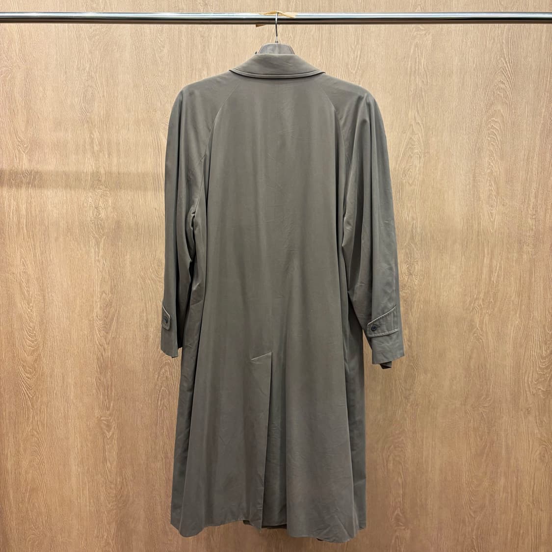 지방시 미니멀 싱글 롱 코트 레귤러 카라 사이드 사선 포켓 디테일 브라운 상품이미지3