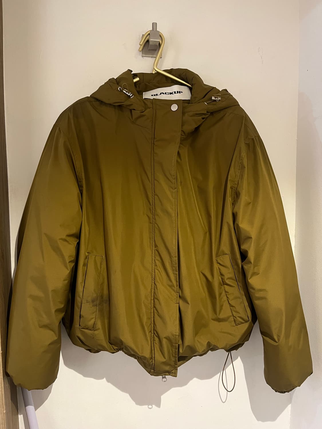 블랙업 숏 패딩 푸퍼 올리브 상품이미지1