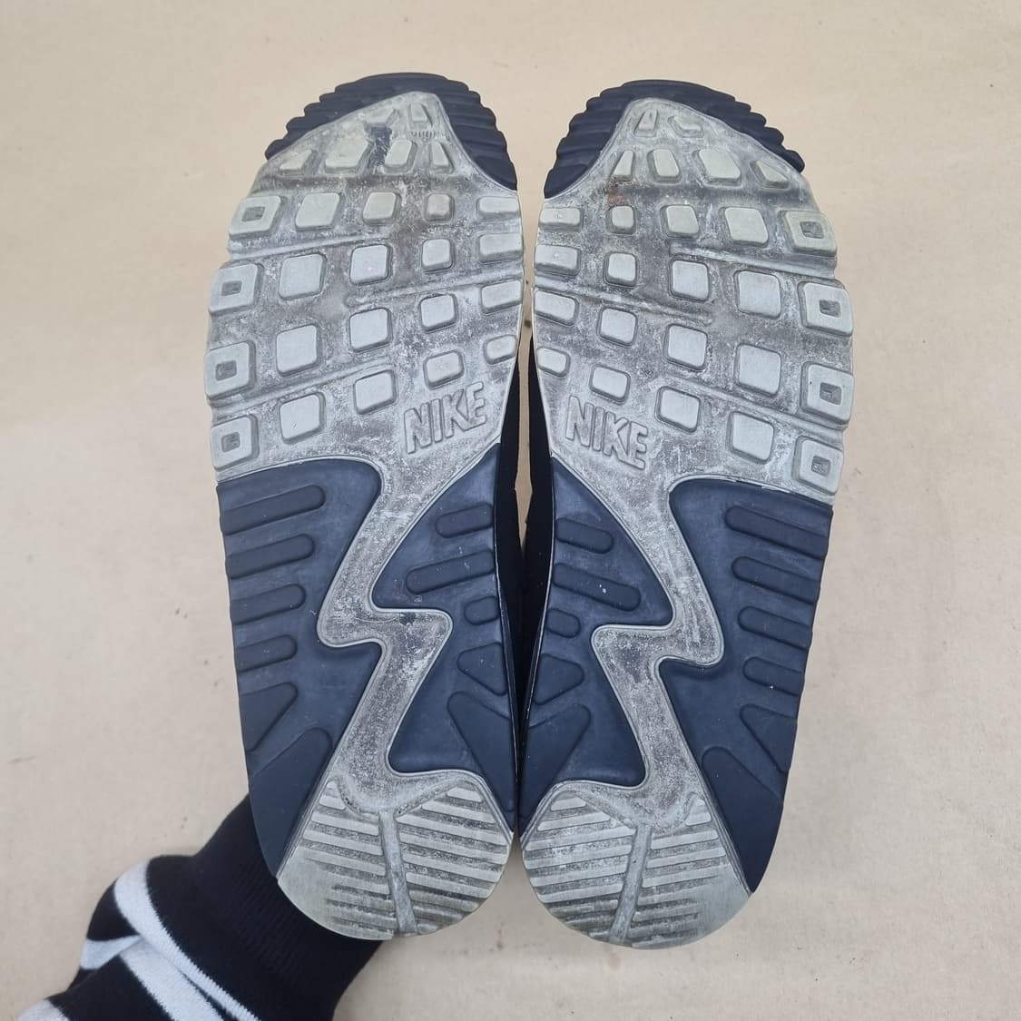 나이키 에어맥스90 폴카도트 남성운동화255 상품이미지3