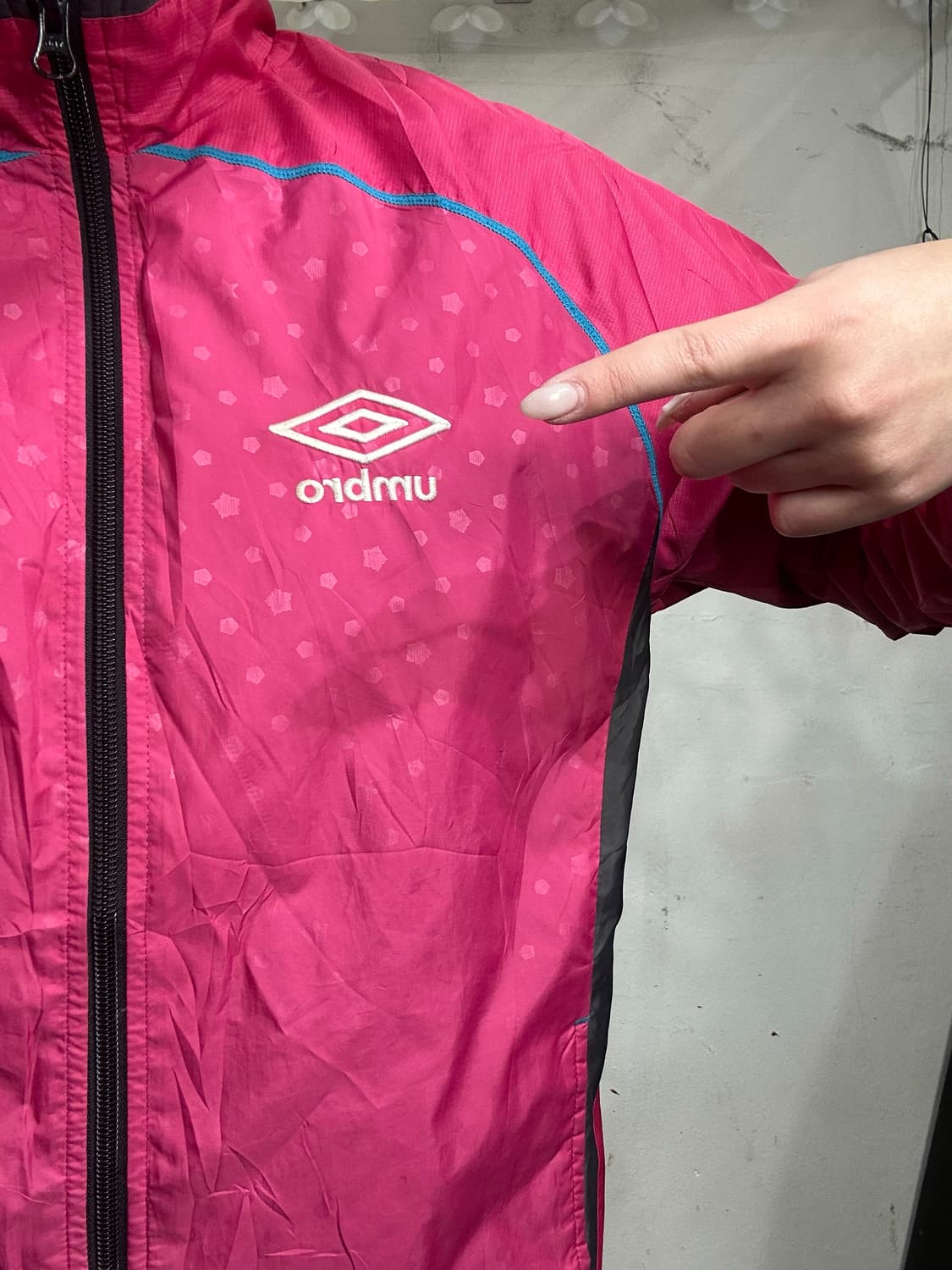 엄브로 일본판 핑크 프린팅 오버핏 바람막이 트랙 자켓  상품이미지4