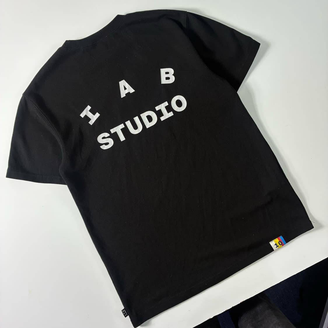 IAB studio  아이앱스튜디오 스펠아웃 블랙 반팔티셔츠  상품이미지1