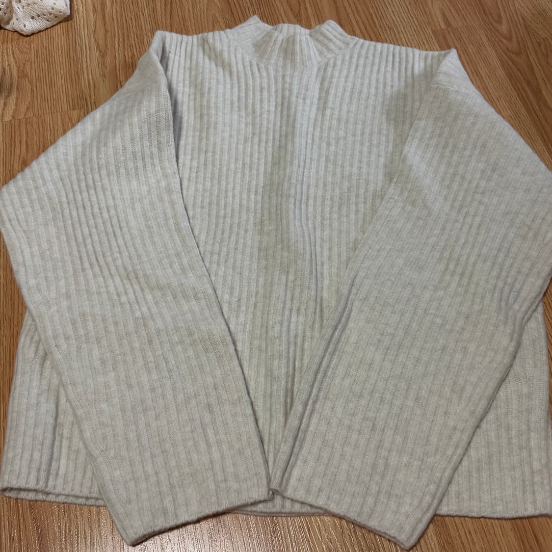 유니클로 반목폴라 니트 상품이미지1