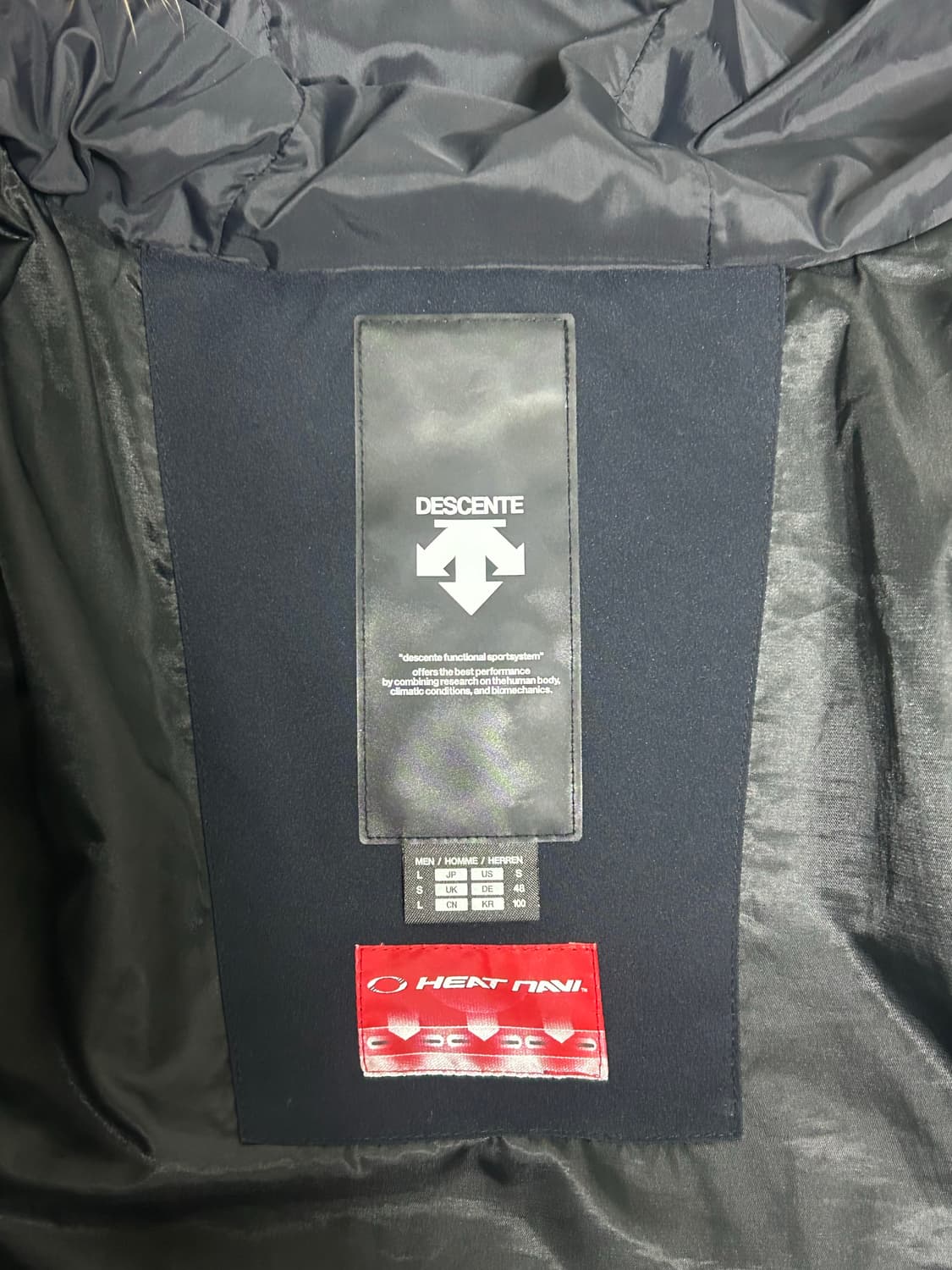 데상트 스위스 스키팀 패딩 L 급처 상품이미지3