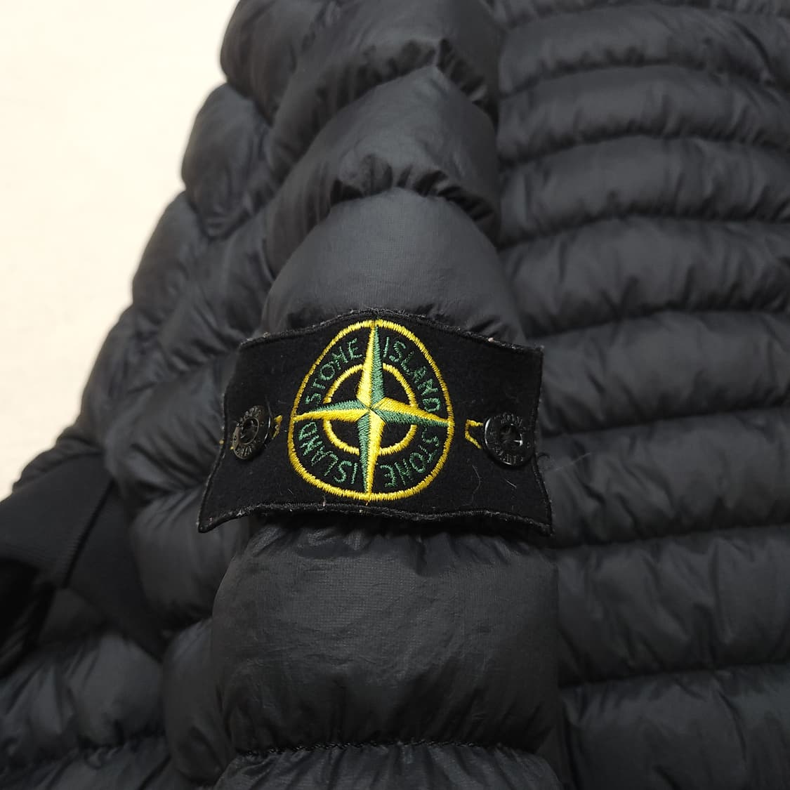 [95] 스톤아일랜드 다크그레이 경량 패딩 상품이미지5