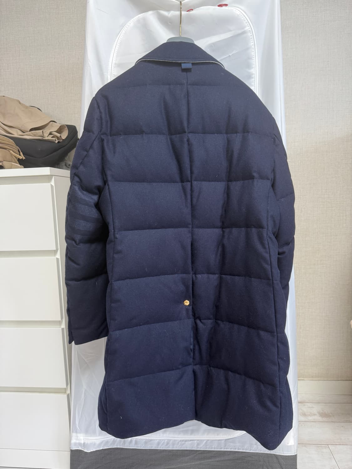 톰브라운 4바 플란넬 패딩 코트 navy 상품이미지5