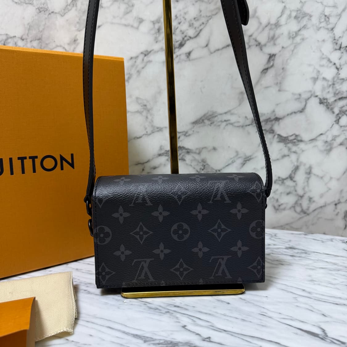 루이비통 이클립스 스티머 웨어러블 월릿 크로스백 상품이미지3