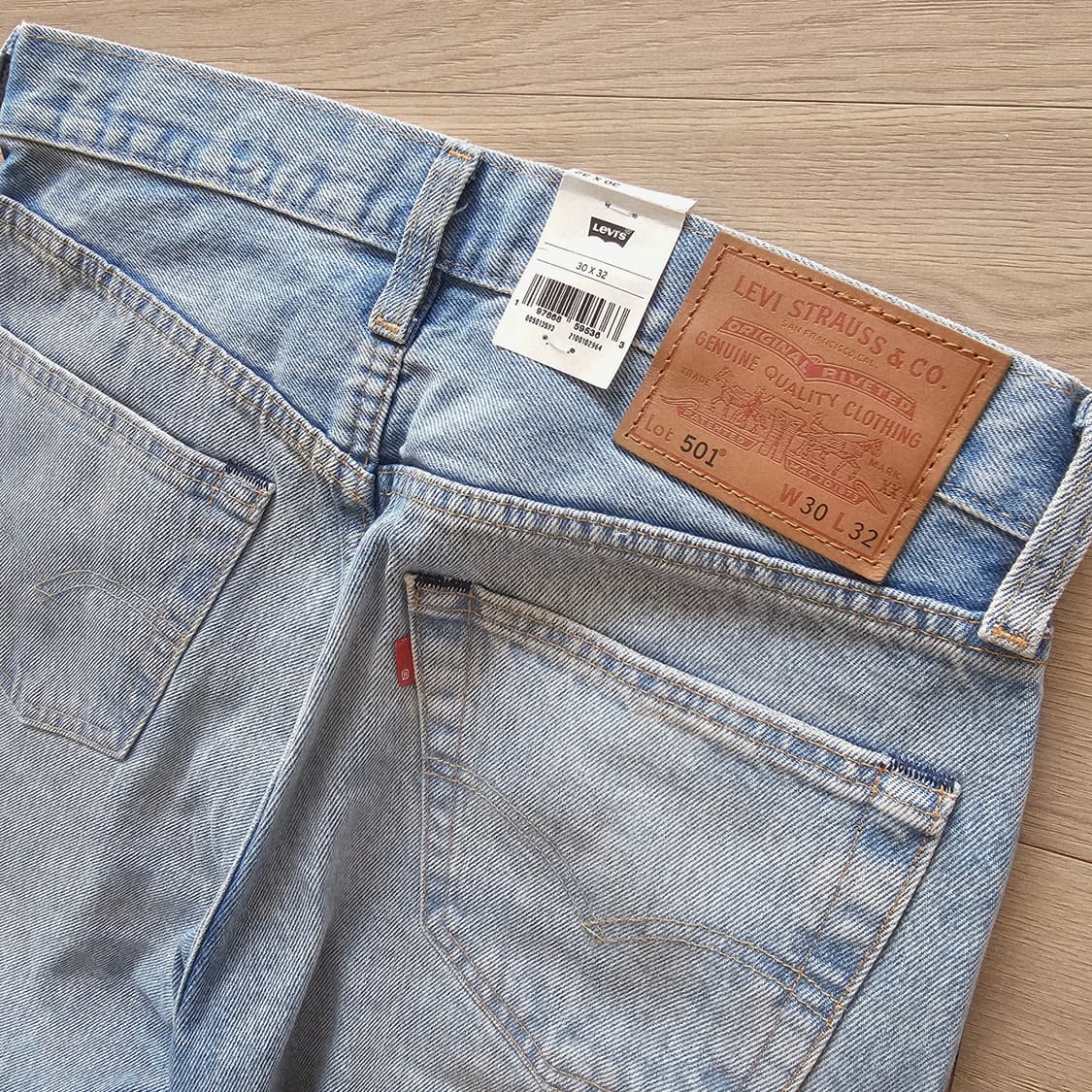 30X32 새제품 리바이스 501 오리지널 핏 맨즈 진 연청 청바지 찢청 상품이미지8