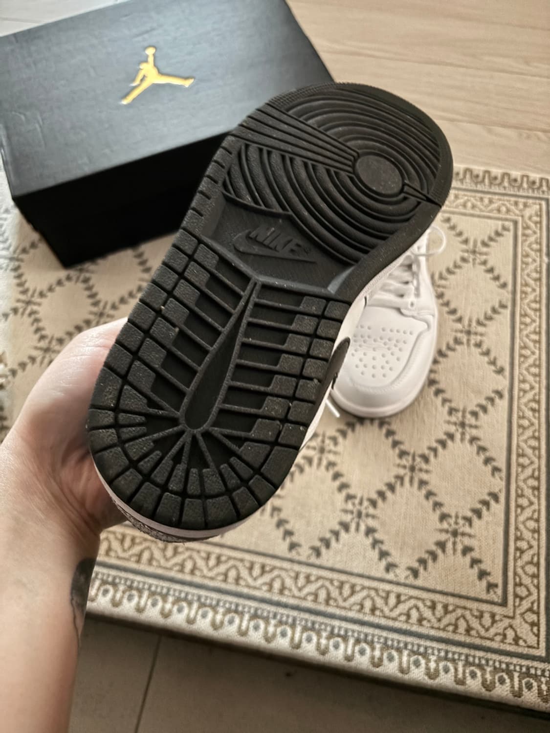 나이키 에어 조던 1 로우 화이트 블랙 250 상품이미지4