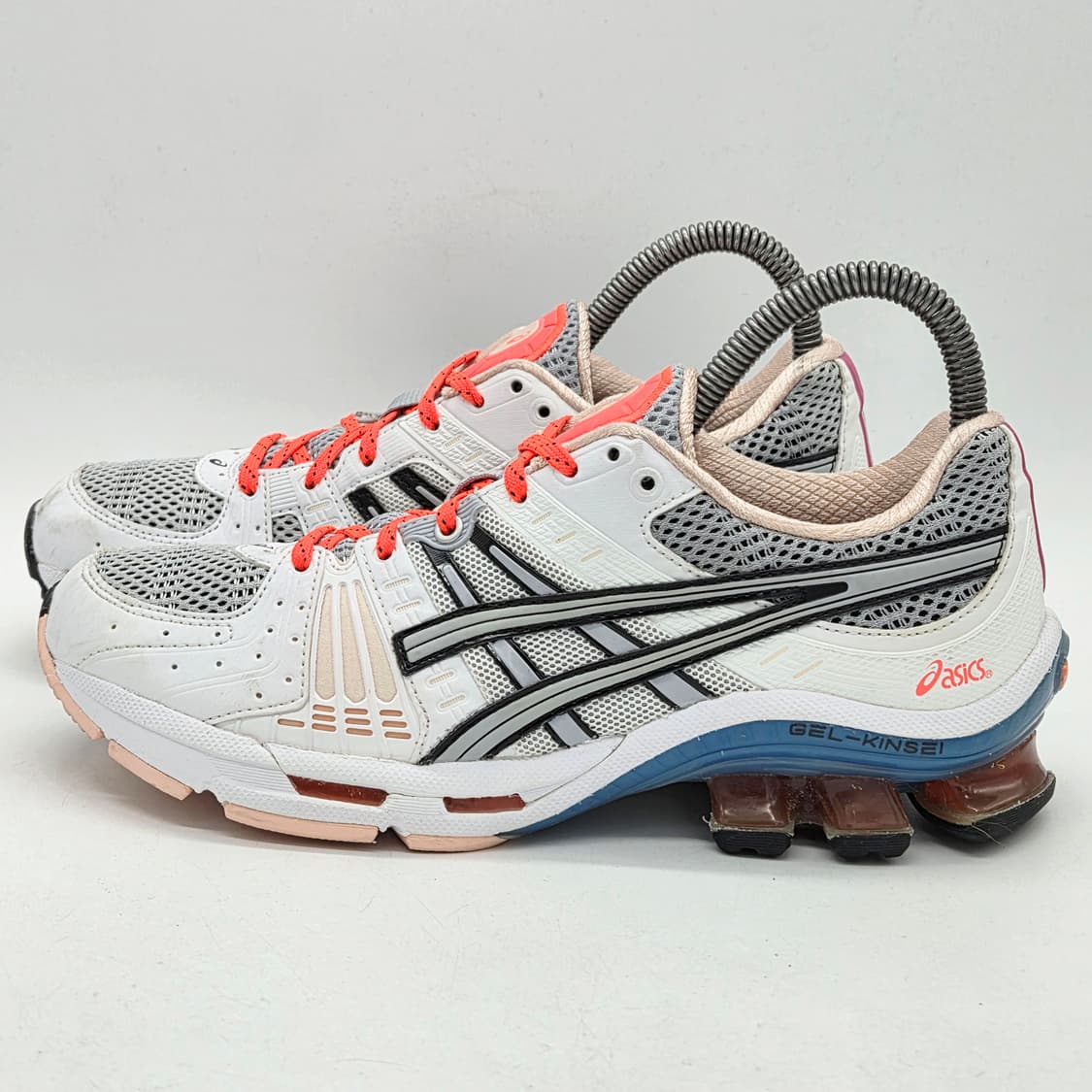 아식스 우먼스 젤 킨세이 OG '화이트 피에몬트 그레이' (245) 상품이미지1