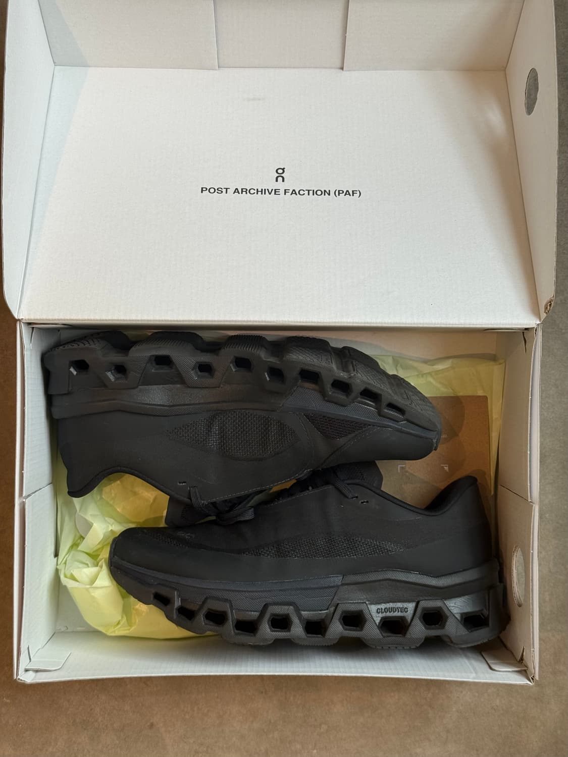[8.5] ON x PAF Cloudmonster 2 Black 상품이미지4