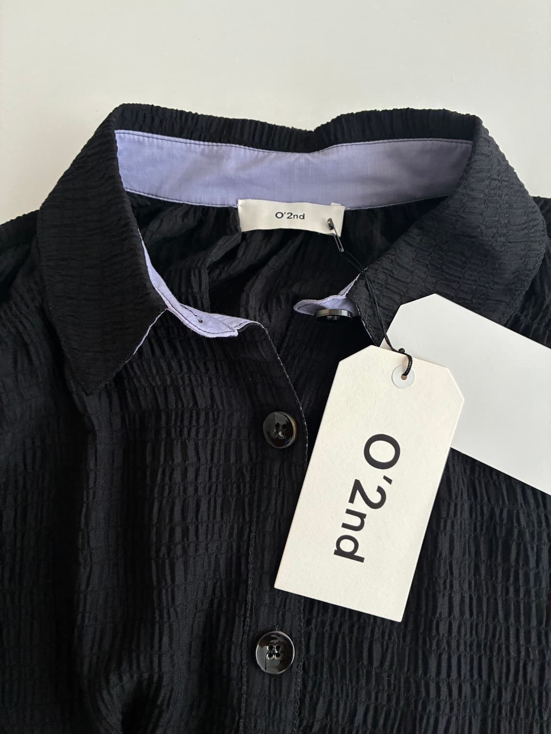 82-94-160)새상품 한섬 오즈세컨 스모킹 블라우스 블랙 상품이미지4