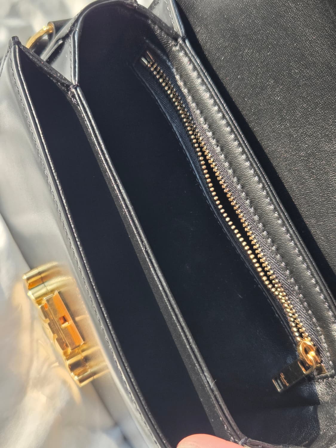 셀린느 트리옹프백 틴 사이즈 샤이니카프스킨 셀린느가방 트리오페 상품이미지4