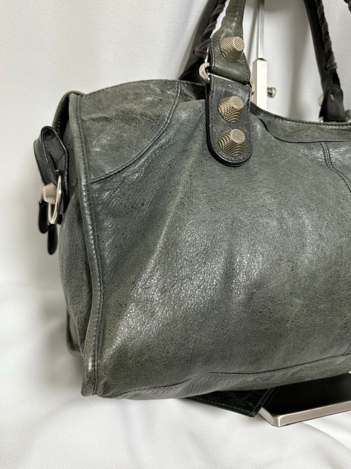 발렌시아가 자이언트 파트타임 모터백 그레이 상품이미지4