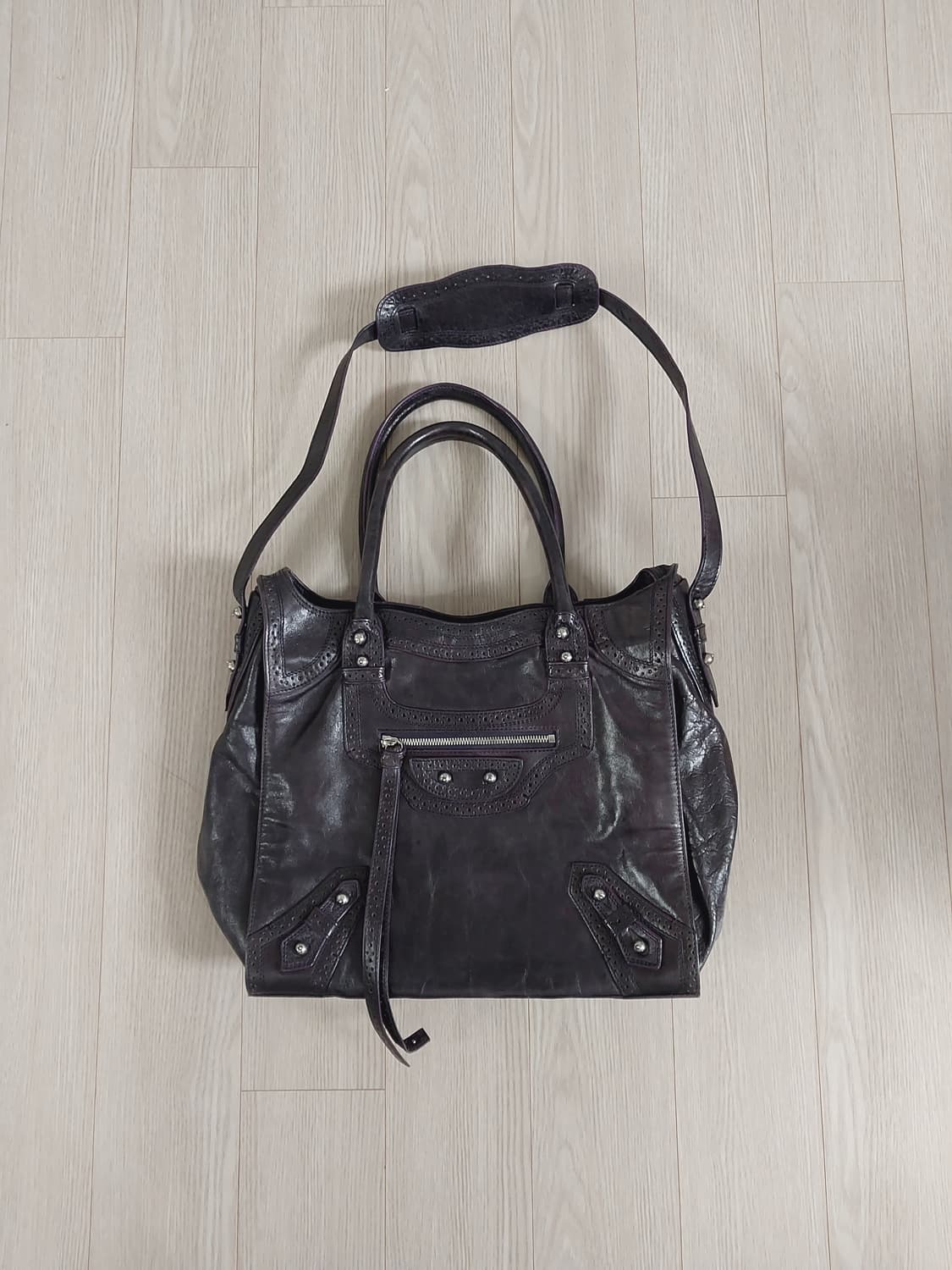 정품 발렌시아가 시티백 모터백 (착샷O) 상품이미지1