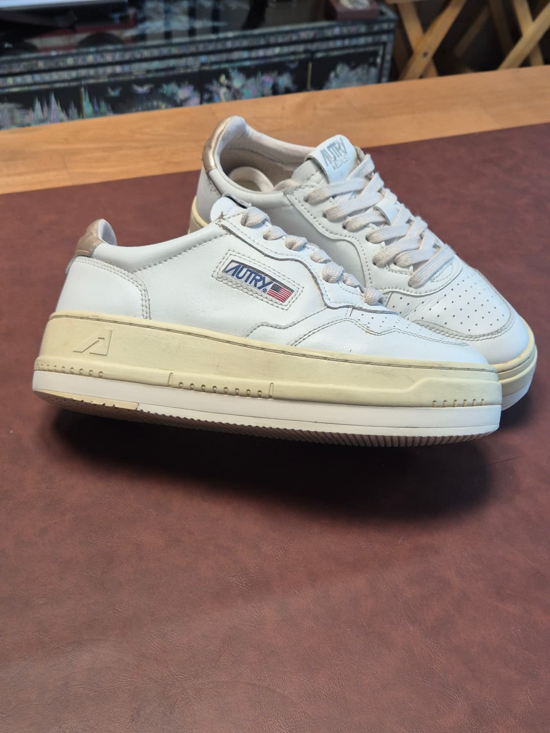 바닥보강했어요 235-240(37)  오트리 메달리스트 로우  상품이미지3