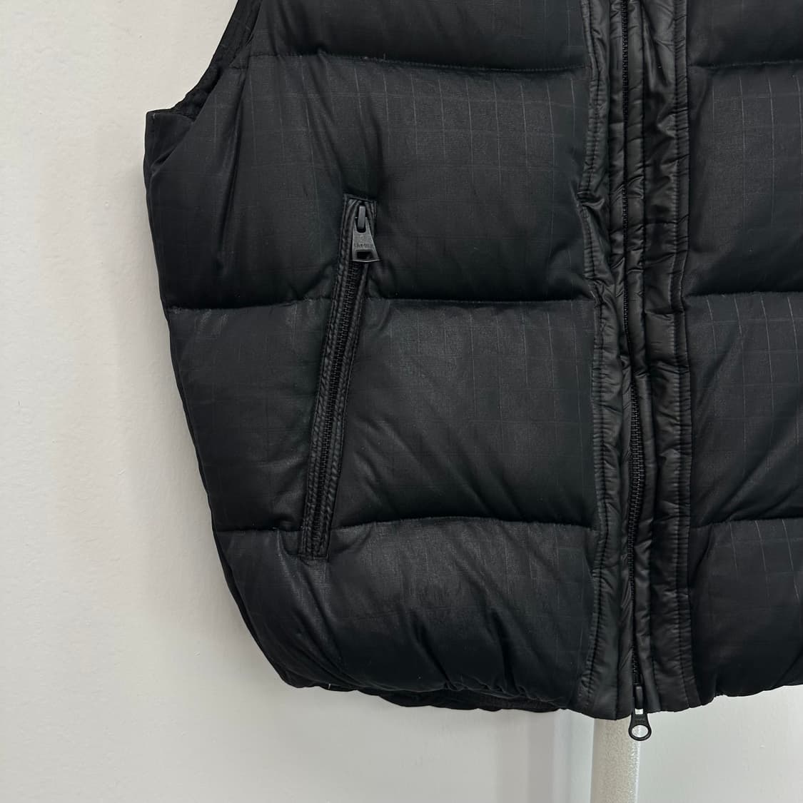 띠어리 코팅 나일론 다운 패딩 조끼 상품이미지4