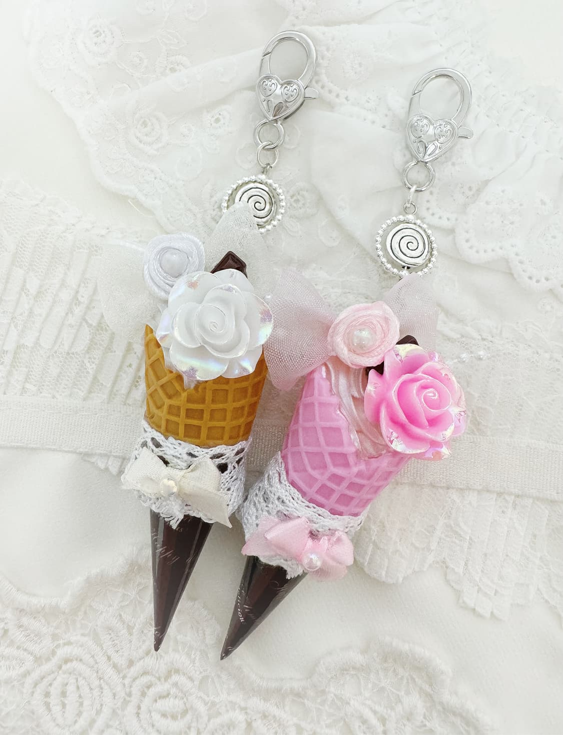 cream rose ice cream keyring 상품이미지1