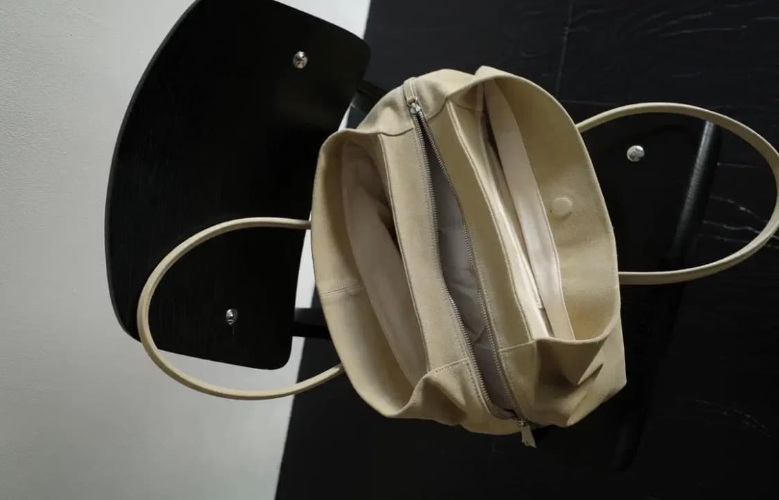 씨유쑨 포켓스웨드백 베이지 상품이미지6