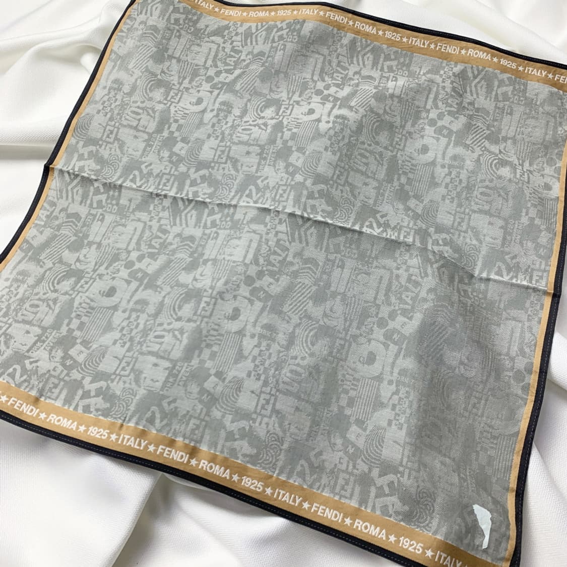 [정품] Fendi 펜디 1925 빈티지 쁘띠스카프 손수건 상품이미지1