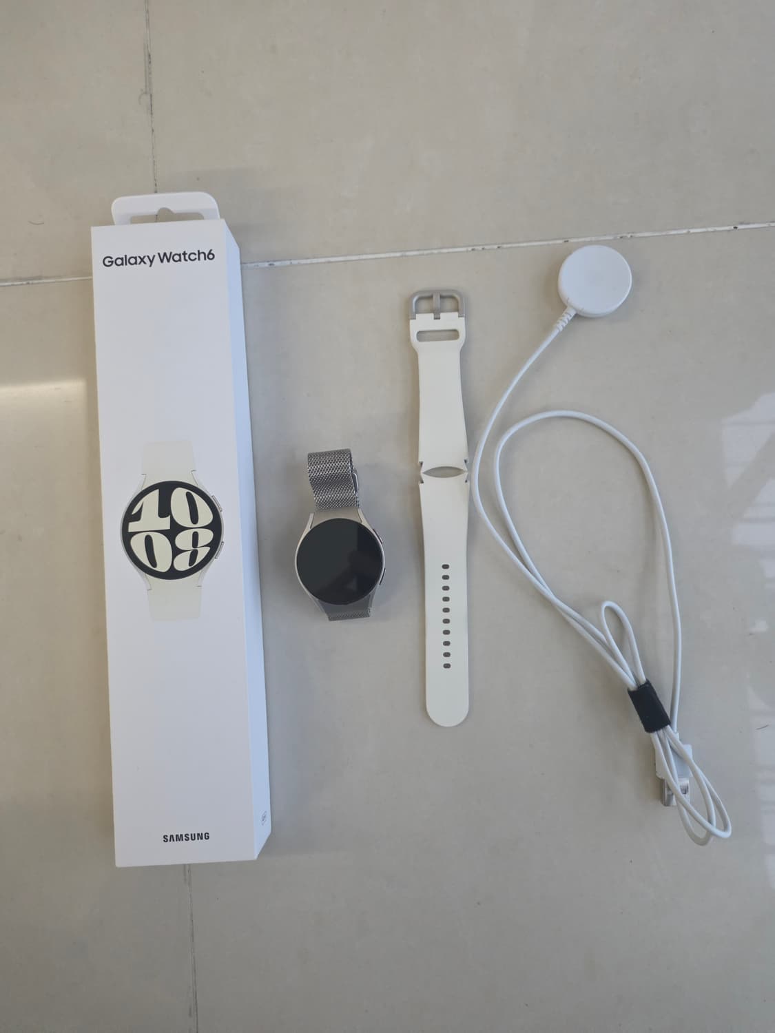 갤럭시 워치6 40mm 골드 풀박스 판매합니다. 상품이미지1